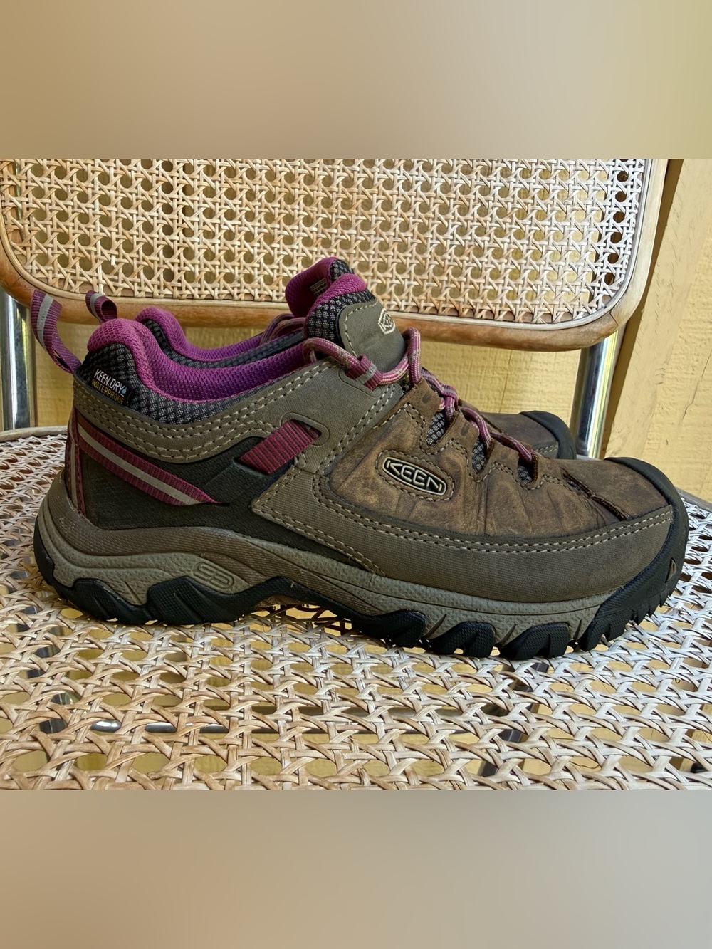 KEEN Women’s Targhee Brown Pink Waterproof Hiking Shoes size 6